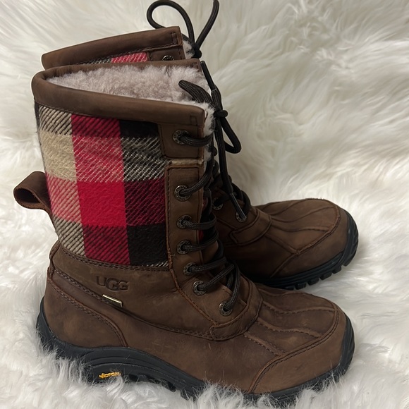 UGG  Boots - Picture 2 of 5